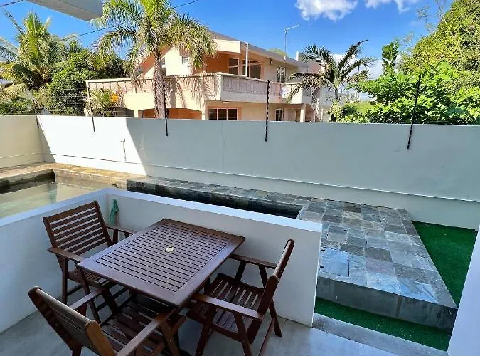 Seabreeze Flat - 5 Minutes Walk To The Pereybere Beach