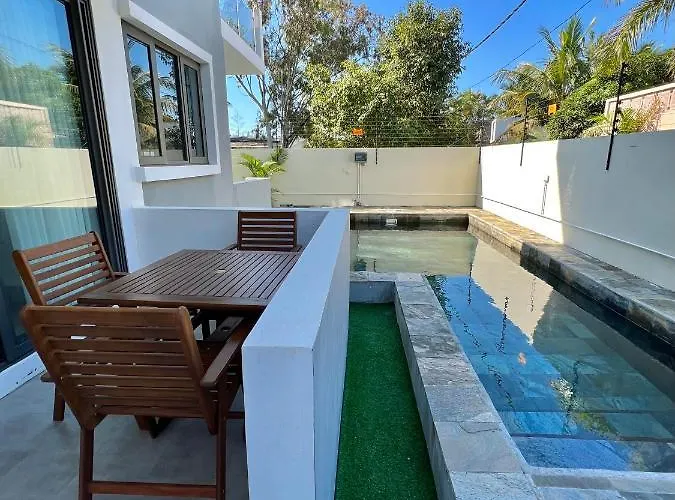 Seabreeze Flat - 5 Minutes Walk To The Pereybere Beach